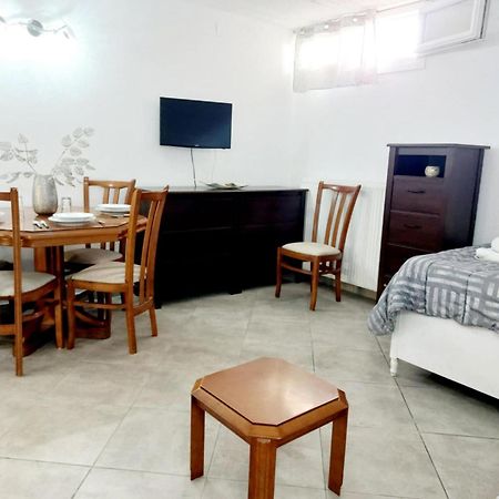 Maria'S Cozy Basement Studio ! Volos Exterior photo