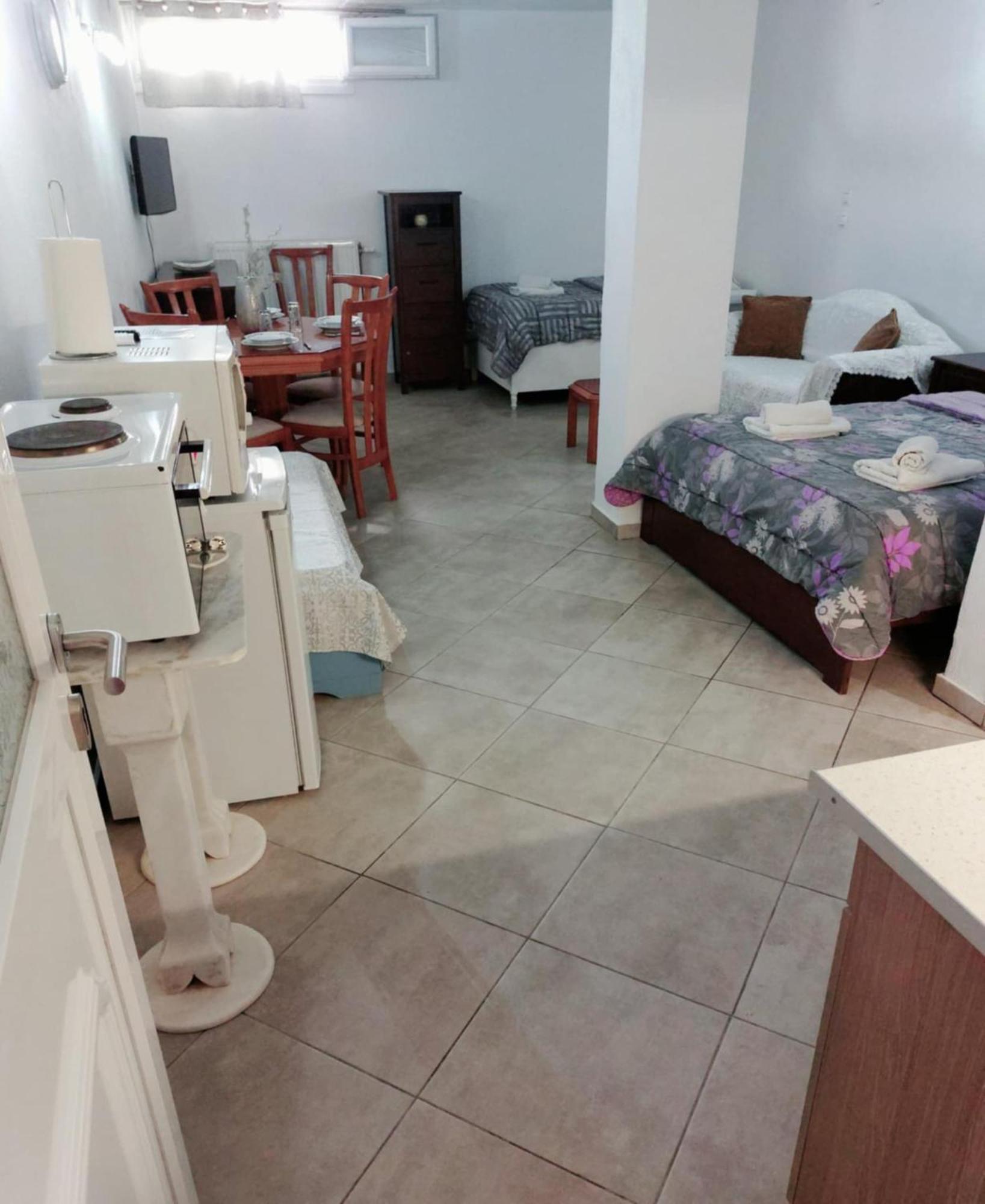 Maria'S Cozy Basement Studio ! Volos Exterior photo