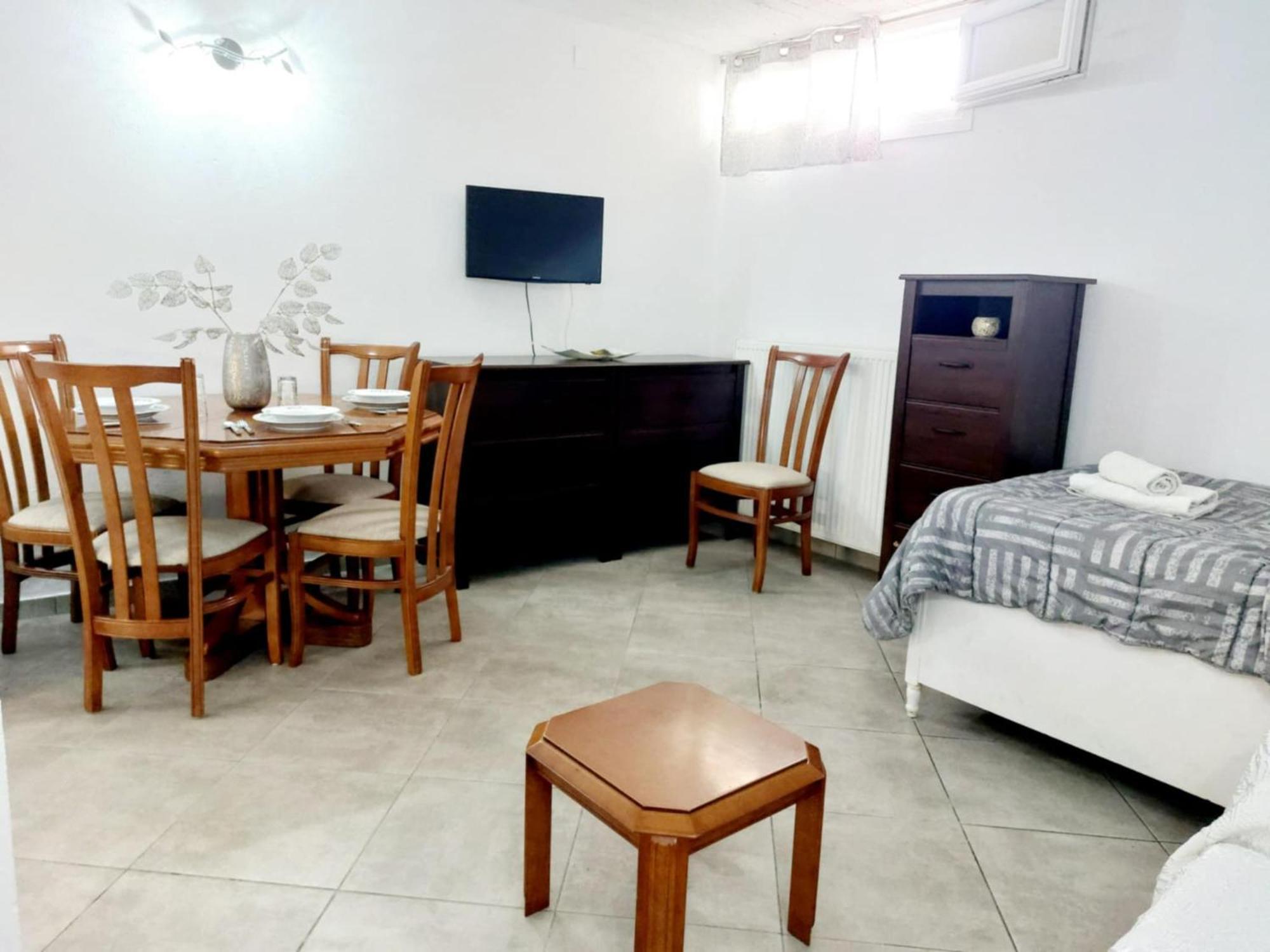 Maria'S Cozy Basement Studio ! Volos Exterior photo